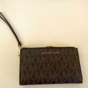 Michael Kors Smart Wallet - Brown